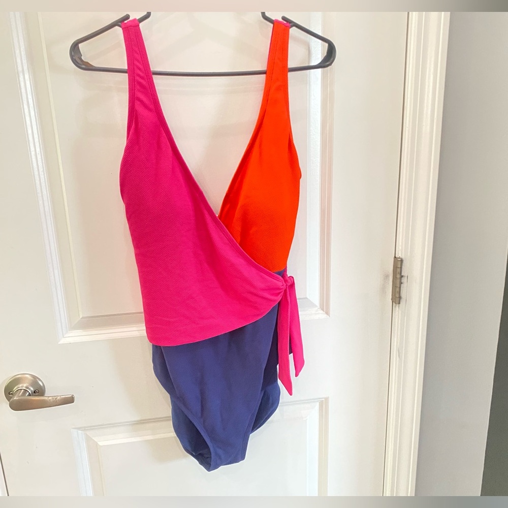 TOMMY BAHAMA UPF 50 Island Cays Colorblock Wrap-Front One-Piece Swimsuit 14 EUC